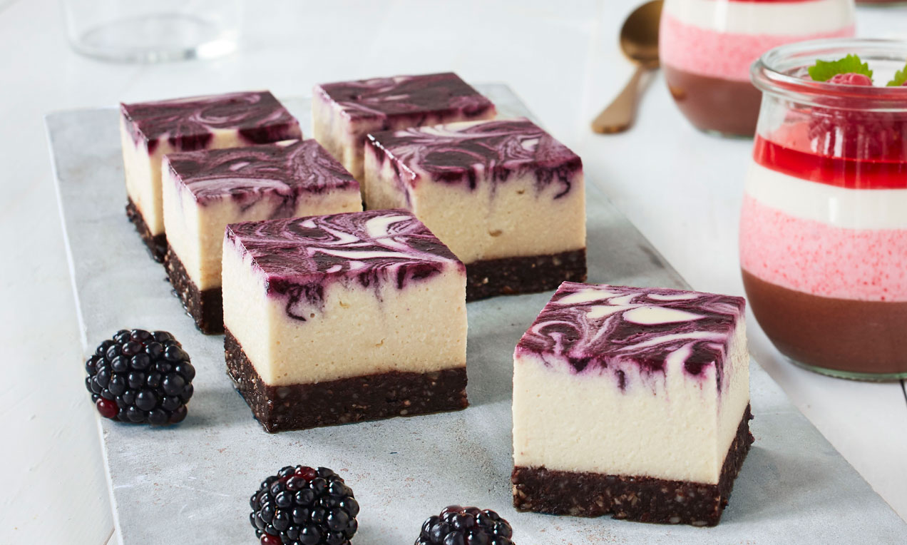Vegansk cheesecake med brombær swirls