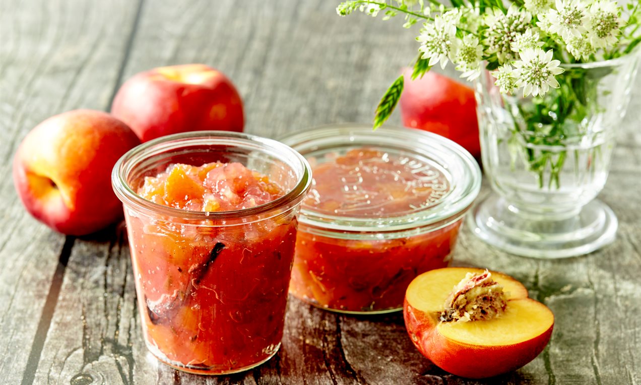 Ferskenmarmelade med vanilje og lavendel