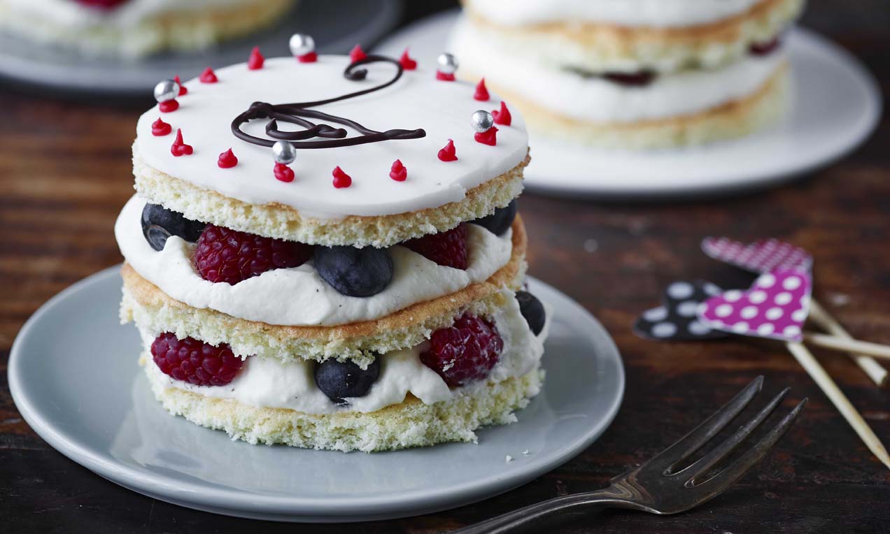 Lagkager med bær og hyldeblomstcreme - glutenfri