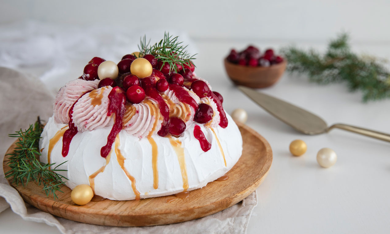 Pavlova med tranebær og karamel