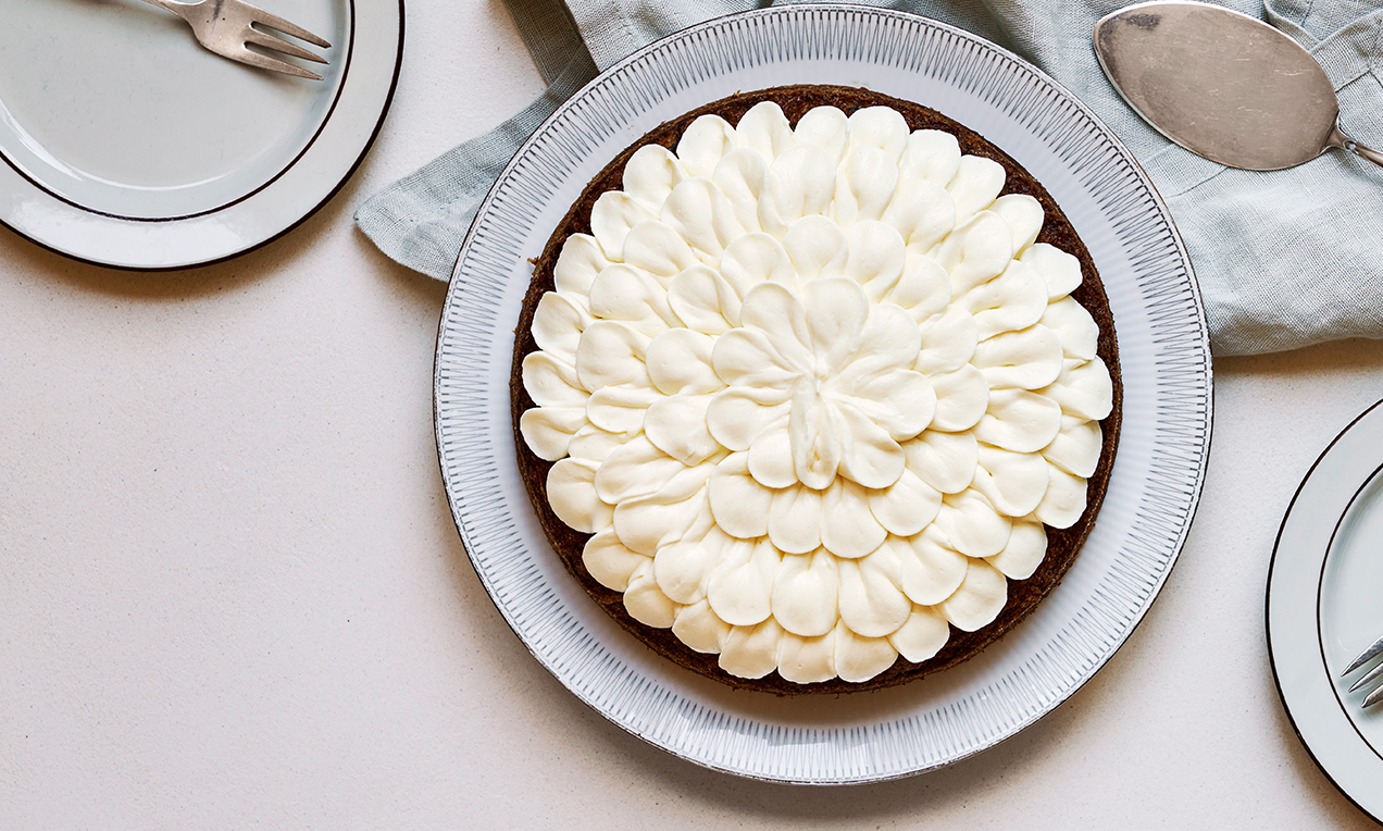 Saftig gulerodskage med cream cheese frosting